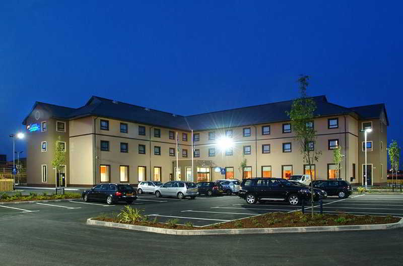 Holiday Inn Express Antrim, An Ihg Hotel Exterior foto